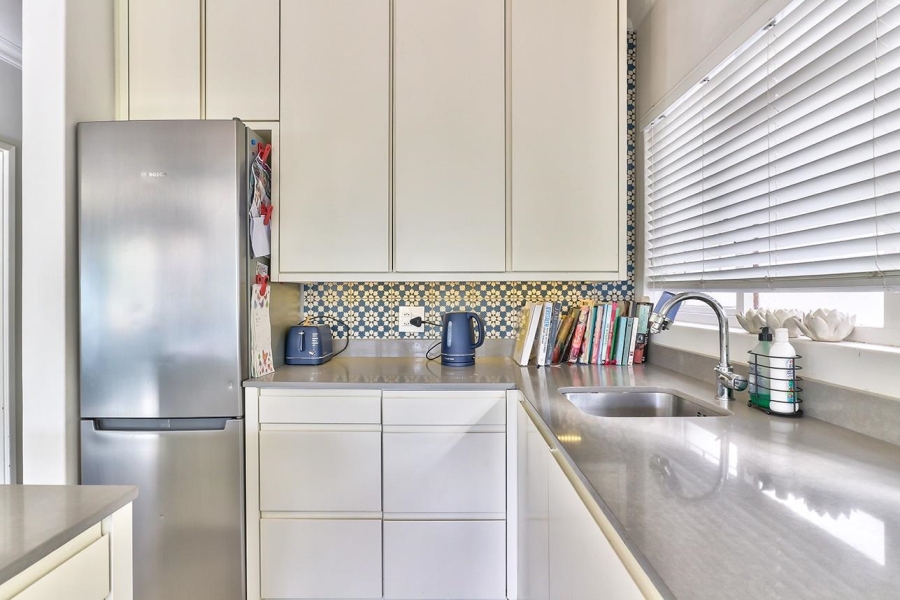 To Let 1 Bedroom Property for Rent in Bantry Bay Western Cape